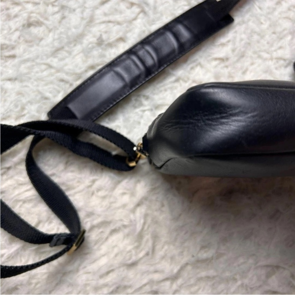 Gucci Black Leather Crossbody Bag with Gold Accents - Picture 6 of 9